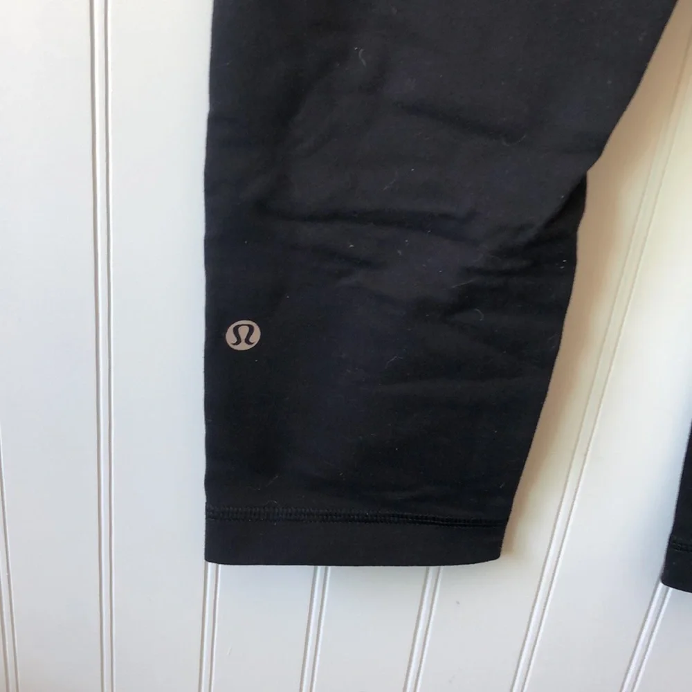 Lululemon Crop Running Leggings 4 reversible - Picture 3 of 9